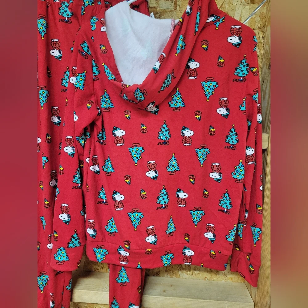 Peanuts NWT‎ 2PC Snoopy Christmas Hoodie & Pants Womans Size Small